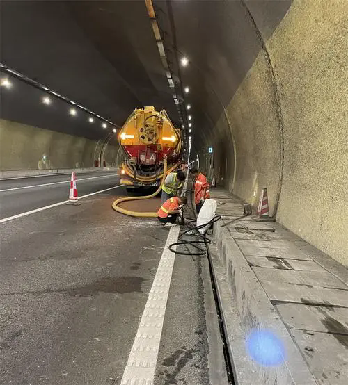 麒麟隧道排水渠清淤